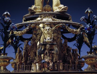 铜镀金四象驮跑人转四角花日历表(局部3)