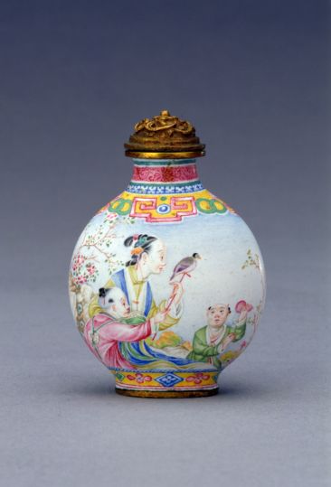 Qianlong-mark painted enamel snuff bottle with children at play, The Palace Museum