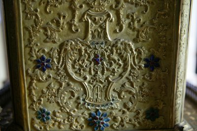 铜镀金亭式跑鸭转人钟(局部)