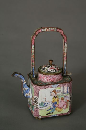 Painted enamel teapot with Western figures in reserve panels, The Palace Museum