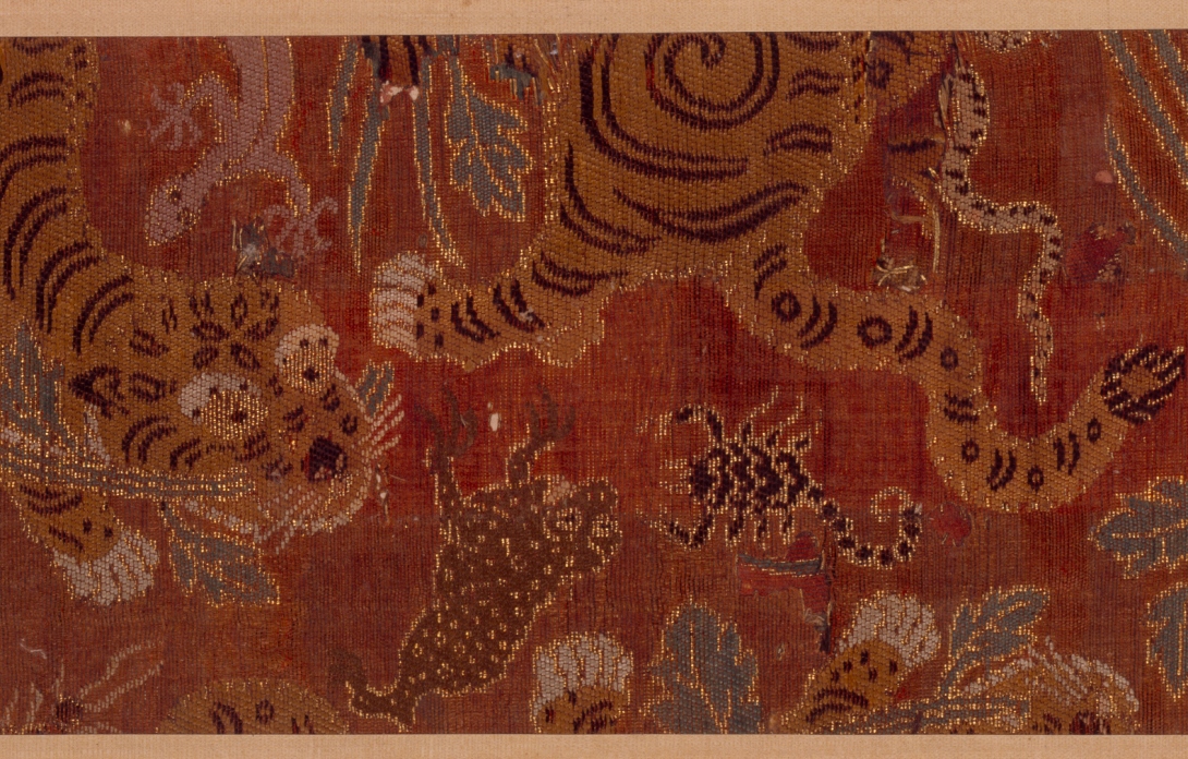 明 红地奔虎五毒妆花纱裱片