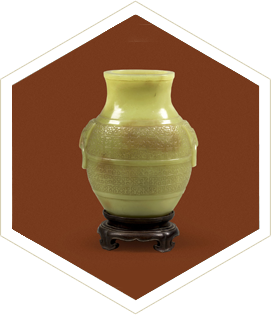 清 黄玉勾云纹暗耳衔环扁圆瓶