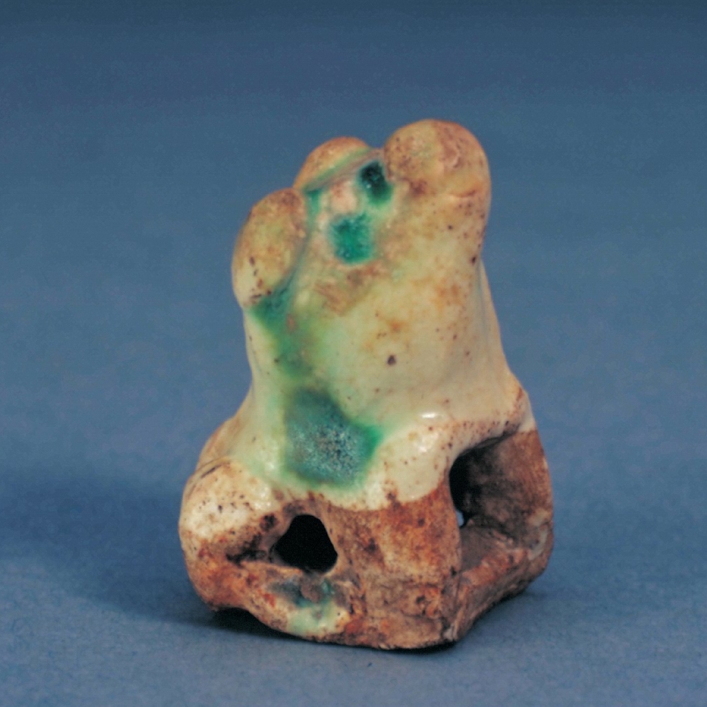 磁州窑白釉绿彩狗