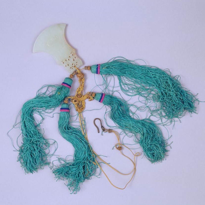 青玉十二辰斧形佩——戌