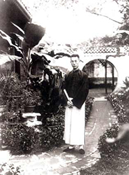 30年代初,张伯驹先生在西皇城根旧居。1948年因购买《游春图卷》被迫将此宅院出售。 30年代初,张伯驹先生在西皇城根旧居。1948年因购买《游春图卷》被迫将此宅院出售。